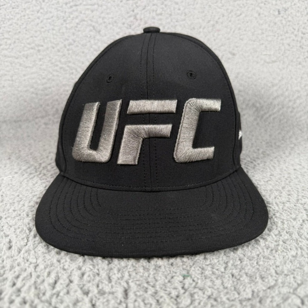 UFC Reebok Unisex One Size Black Snapback MMA Embroidered Logo Mix Martial Arts